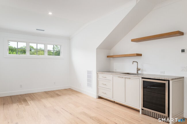 Building Photo - 68 Dearfield Dr