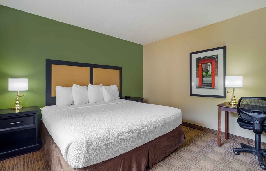 Building Photo - Furnished Studio-Greensboro - Airport
