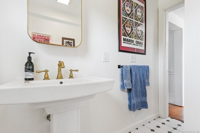 Building Photo - 24 Warren Ave