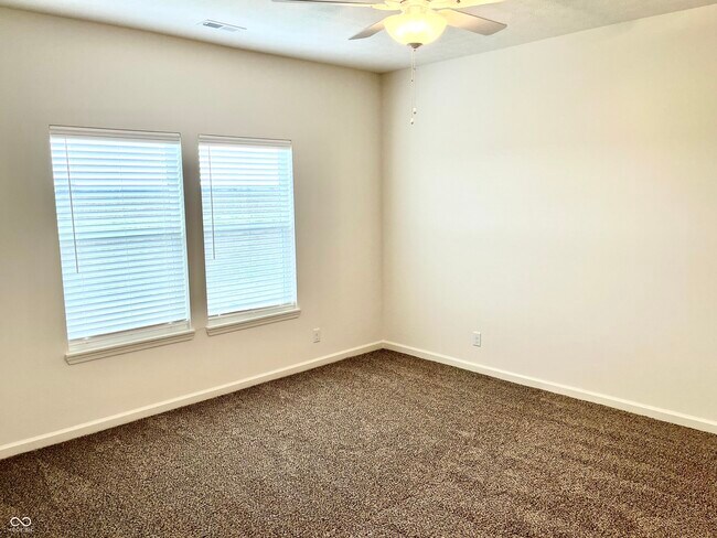 Building Photo - 6250 Shale Crescent Dr