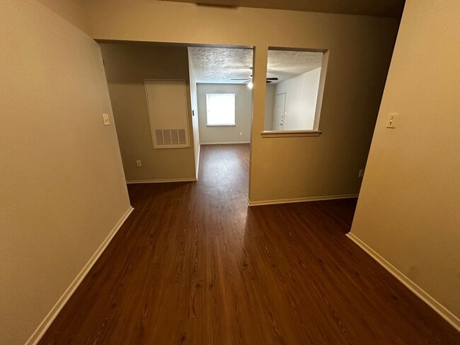 Building Photo - Available Now! 1/1 Apartment - **HUD Accepted** (upstairs)