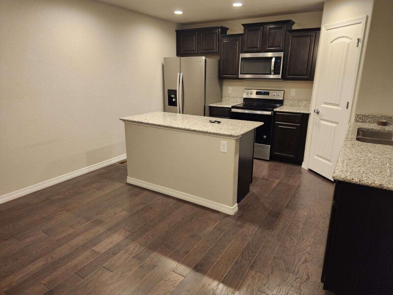 Building Photo - 6527 Chaplin Dr
