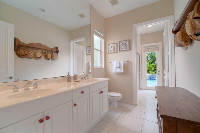 Building Photo - 4510 Island Reef Dr