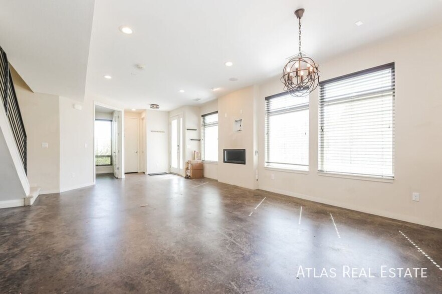 Building Photo - 3359 Mariposa St