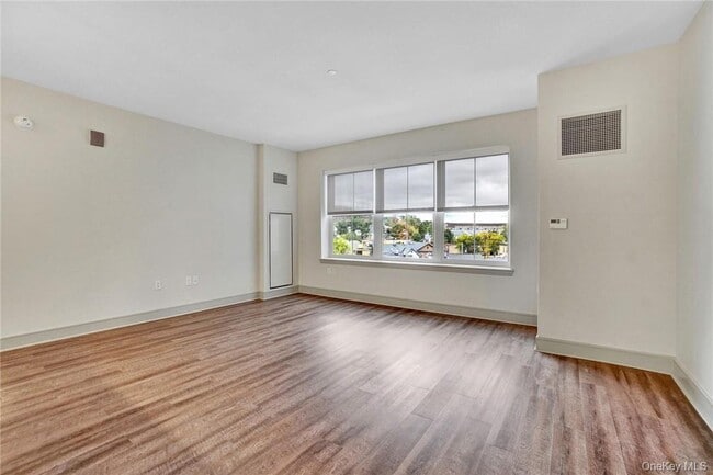 Building Photo - 92 Blauvelt Wy