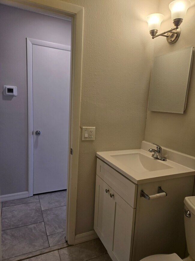 Building Photo - CPH Sebring LLC