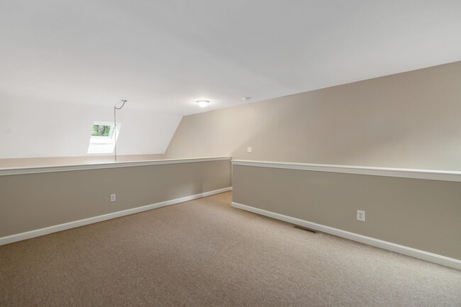 Building Photo - 20 Glengarry Dr