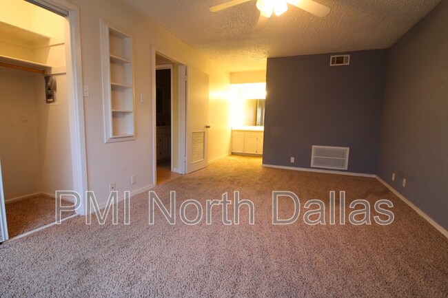 Building Photo - 7904 Royal Ln