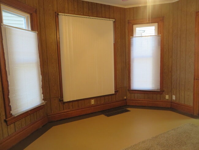 Building Photo - 5 Bedroom Home in the very core of Downtown (West Central, Downtown)