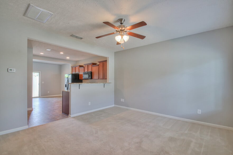Living Room - 1514 Sprucedale Dr