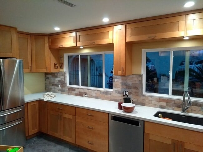 Building Photo - 3 Bedroom 2 Bathroom Home In San Diego