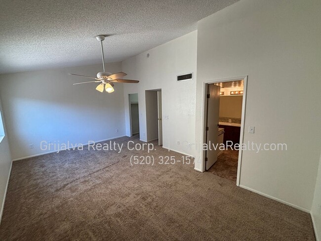 Building Photo - Beautiful Multi-story Townhouse near Tucson Racquet and Swim Club (Prince/Country Club)