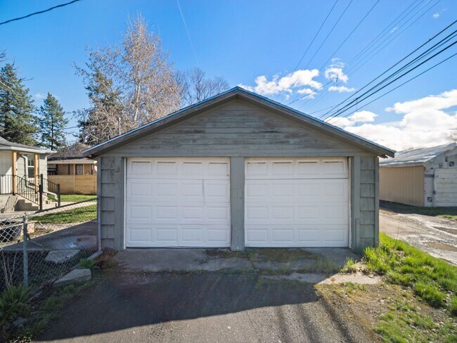 Building Photo - Modern & Cozy Retreat in Spokane – Prime Location Near Downtown