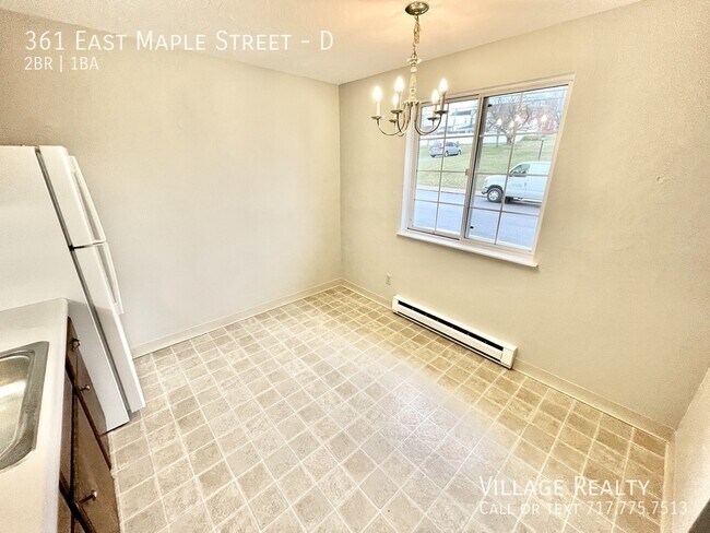 Building Photo - 361 E Maple St