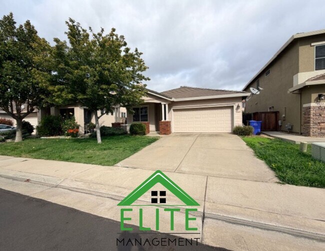 Building Photo - **Spacious 4-Bedroom Single-Story Home in ...