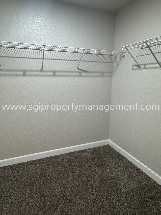 Building Photo - 1909 N 103rd Ln