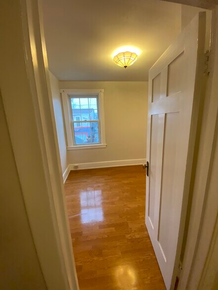 Building Photo - 5931 Alder St