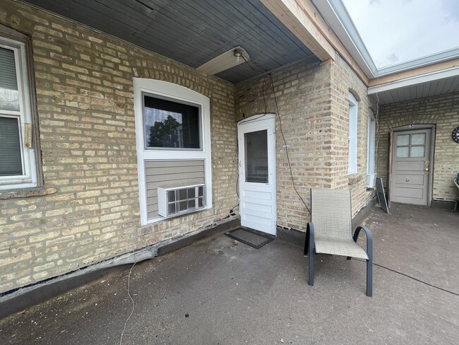 Building Photo - 28W573 Stafford Pl