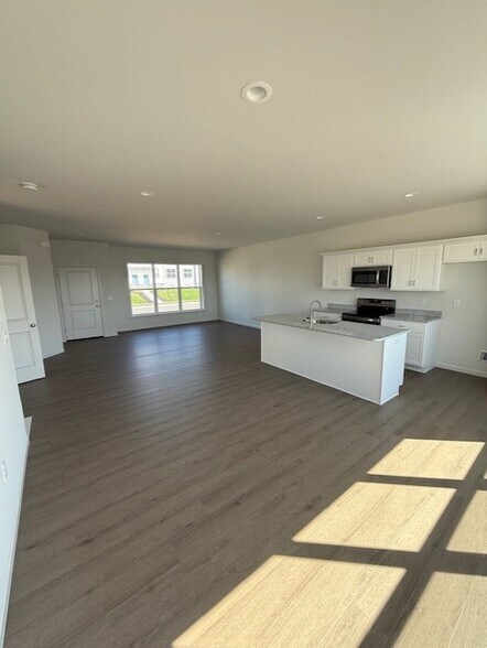 Building Photo - 50 N Conifer Dr