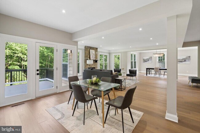 Building Photo - 10899 Woodland Falls Dr