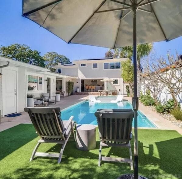 Building Photo - 301 7th St