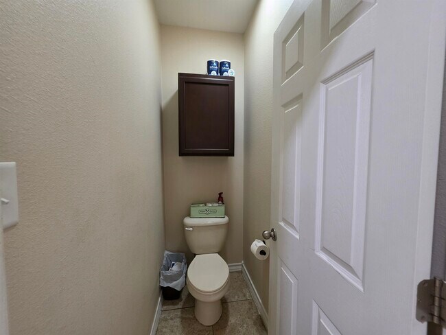 Building Photo - 302 Date Palm Dr
