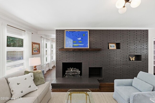 Building Photo - 105 Bunn Ave