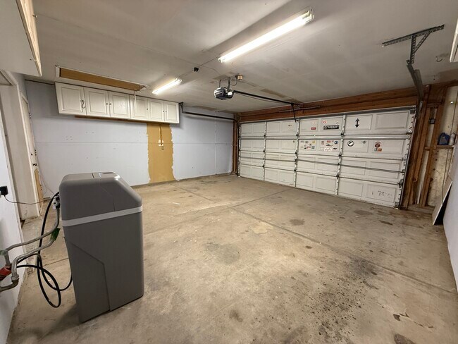 Building Photo - 1356 S 41st Ave