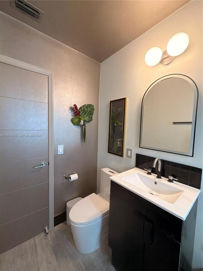 Building Photo - 1532 N Andrews Ave