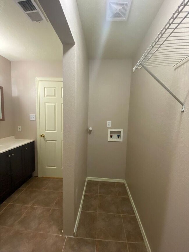 Building Photo - 2BR/1Bath - 4 Plex in Rio Rancho