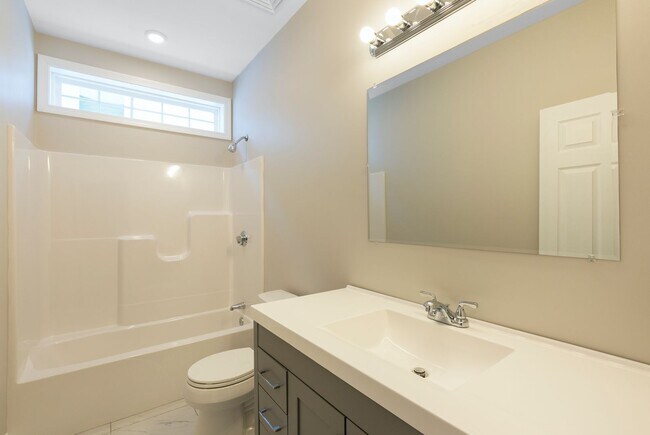 Building Photo - 445 Admiral St