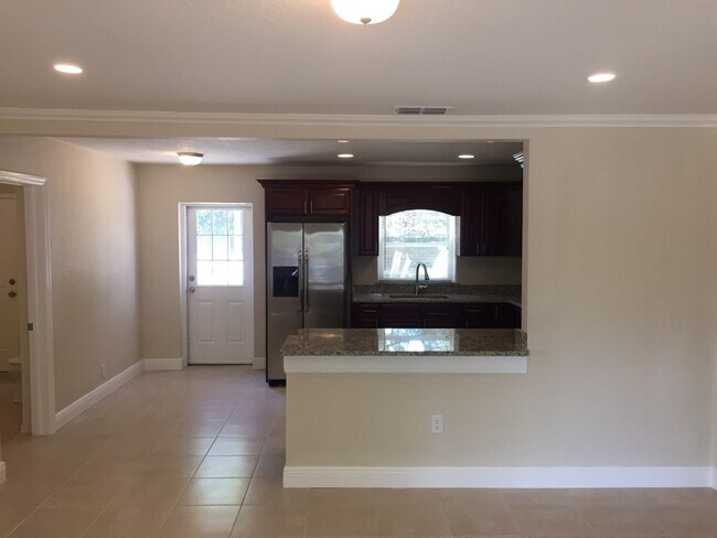 Building Photo - 3 Bedroom, 2 1/2 Bath Single Family Home With Pool