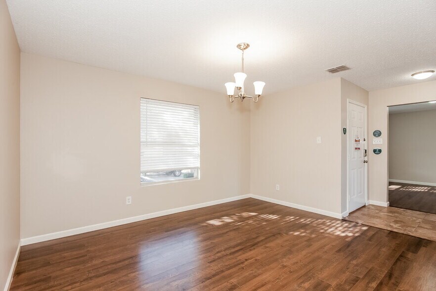 Building Photo - 2316 Graystone Dr