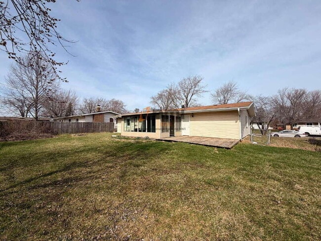 Building Photo - 424a Sequoia Dr