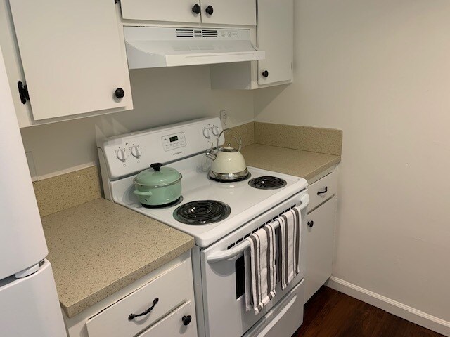 Building Photo - 720 W Valley Dr