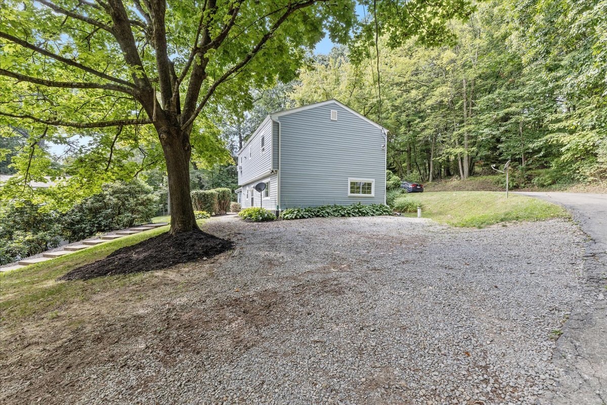 Building Photo - 116 Hickory Hill Ln