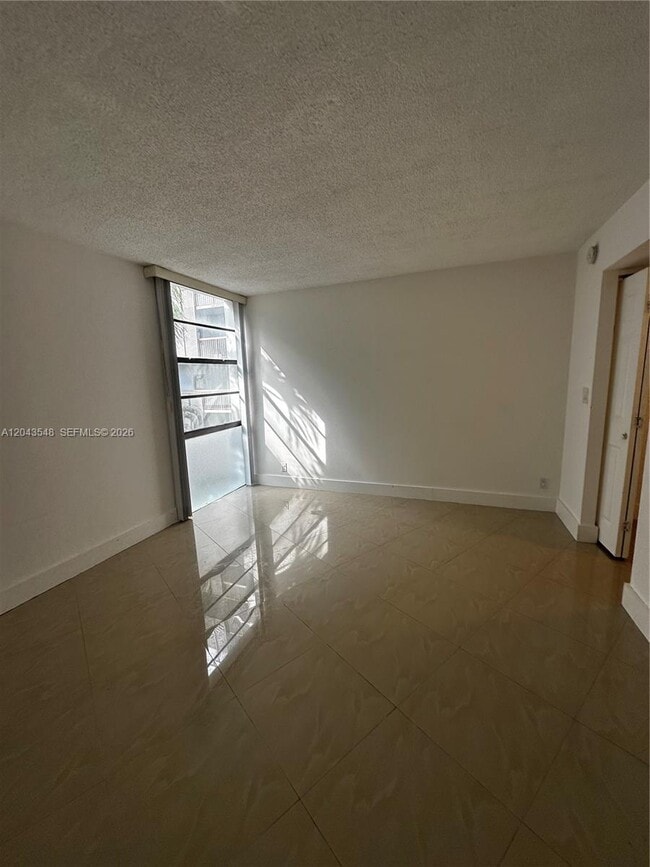 Building Photo - 3475 N Country Club Dr