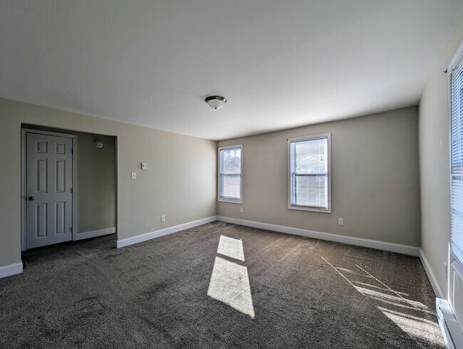 Building Photo - 223 W 6th St