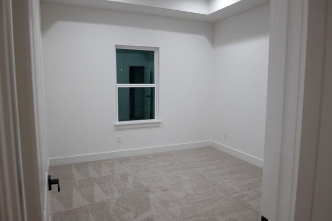 Building Photo - 8805 Parkway Dr