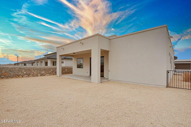 Building Photo - 972 Aqueduct Ave