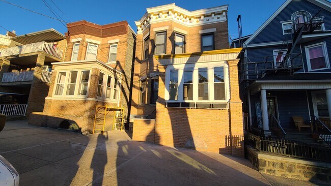 Primary Photo - 6504 Palisade Ave