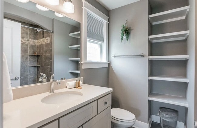 Building Photo - Belmont/ 12th South