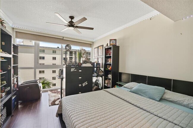 Building Photo - 715 Bayshore Dr