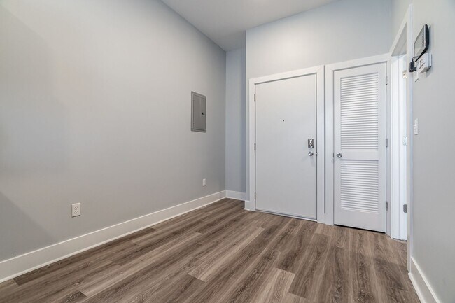 Building Photo - 806 N 41st St