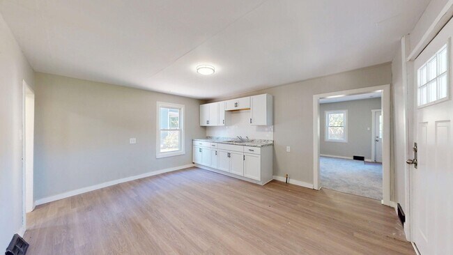 Building Photo - Cudell/West Blvd neighborhood; 4 bedroom/1 bath single family house for rent!