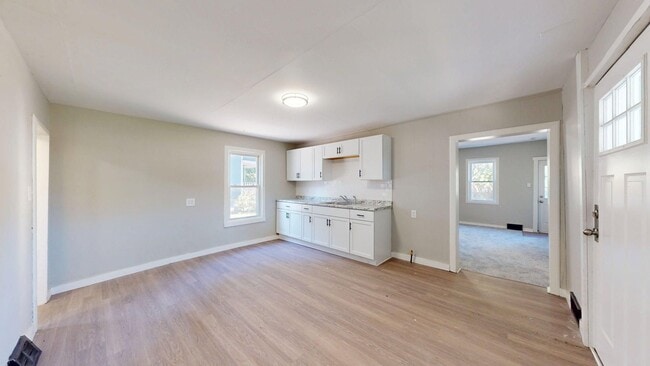 Building Photo - Cudell/West Blvd neighborhood; 4 bedroom/1...