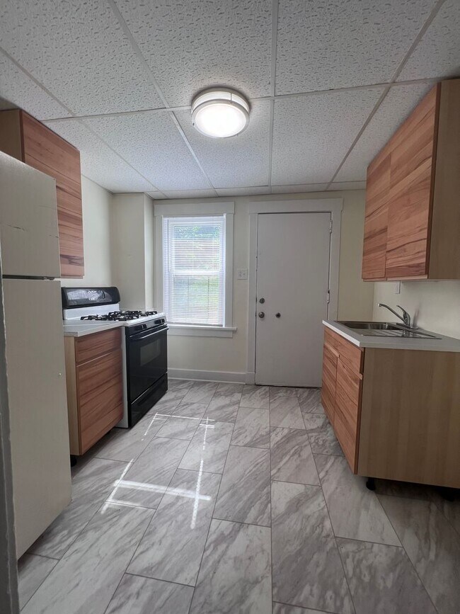 Building Photo - Cozy 1BR apartment now available!
