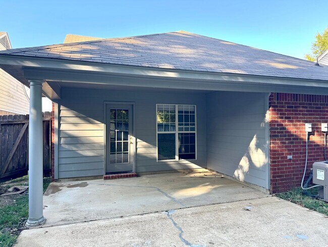 Building Photo - 639 Burton Ln
