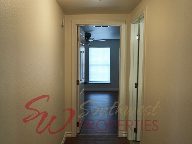 Building Photo - Good looking 3 bedroom 2 bath with huge yard!