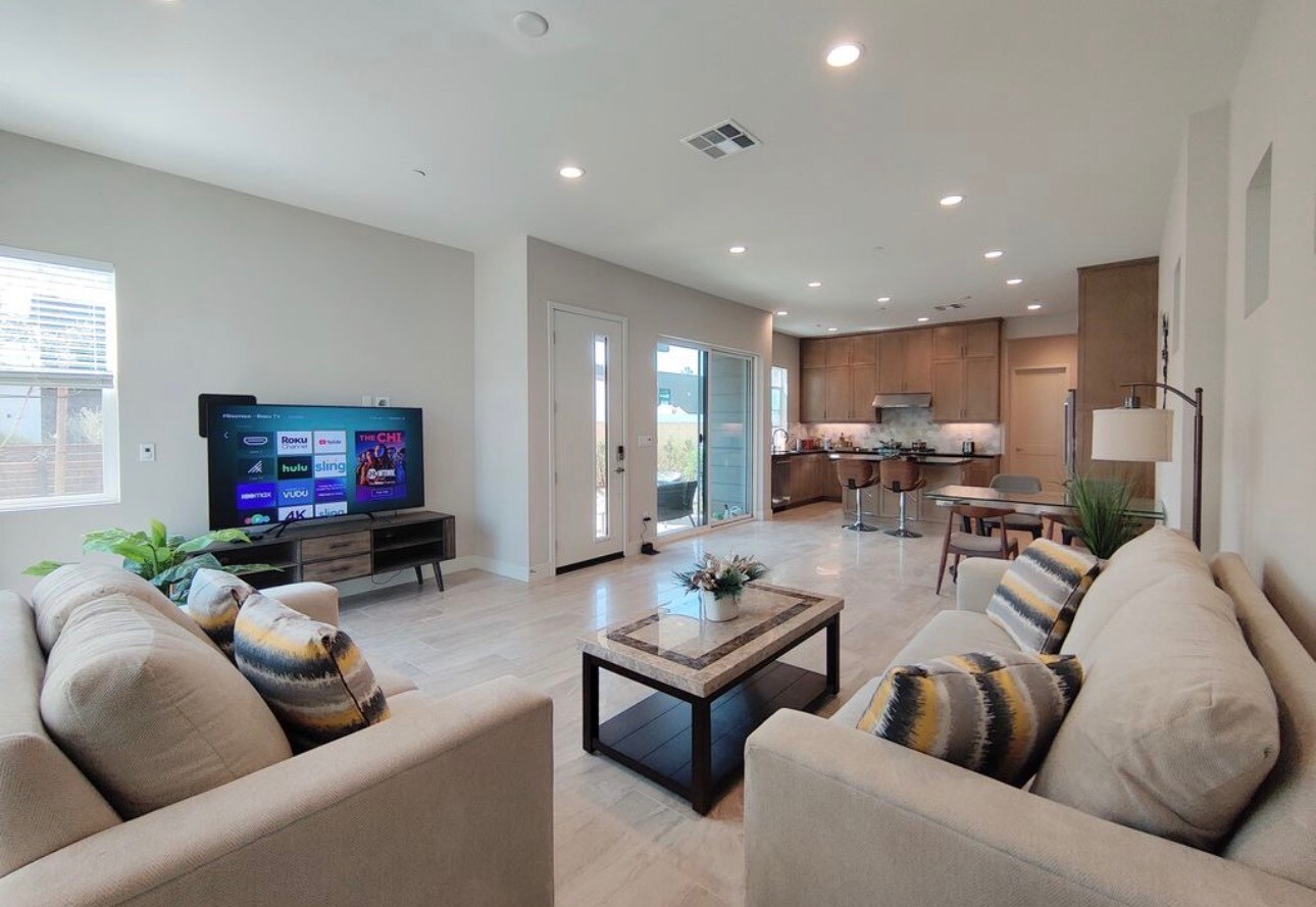 Building Photo - 371 Novel